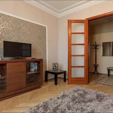 On Nezavisimosti 44 *